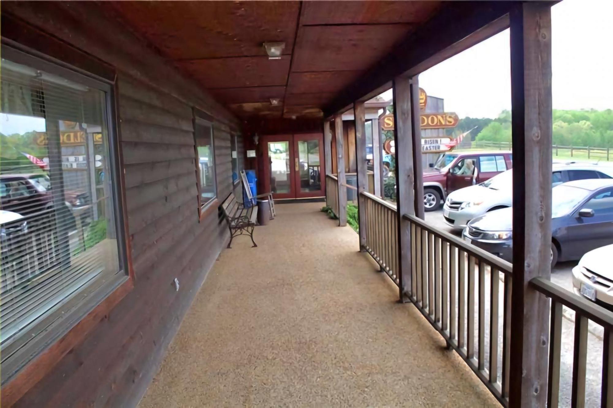 Oyo Sheldon'S Motel And Restaurant Keysville Exterior foto