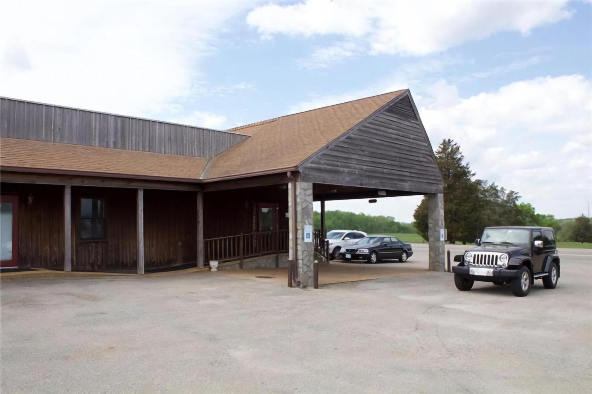 Oyo Sheldon'S Motel And Restaurant Keysville Exterior foto